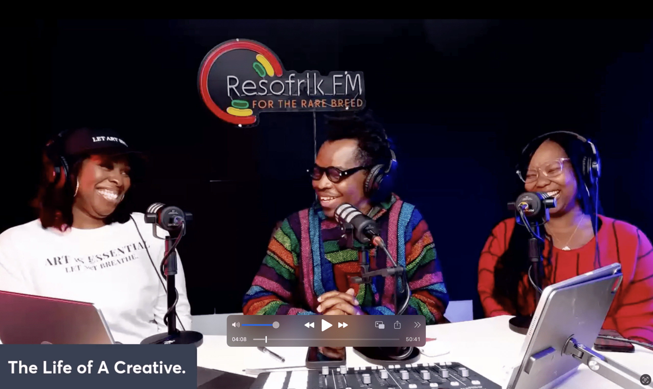 Artist collaborating in the Resofrik FM production suite